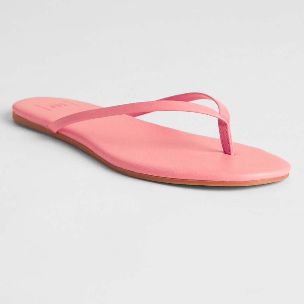 Gap faux leather coral pink flip flop size 7